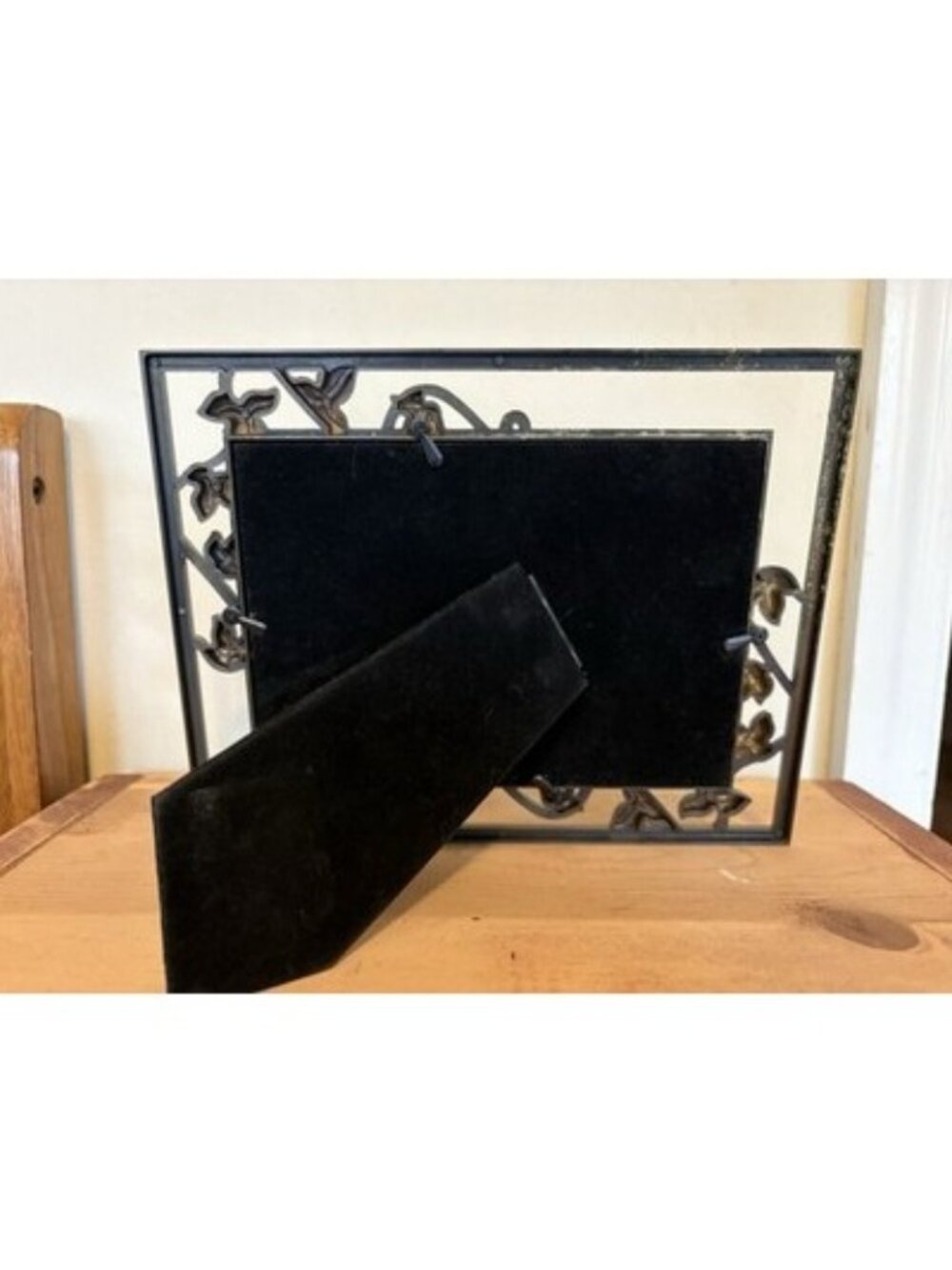 Brass Collage Frame 9 1/2” X 7 1/2” Horizontal Or Vertical vines 2.5X3 and 3.5X5 - Picture 6 of 6